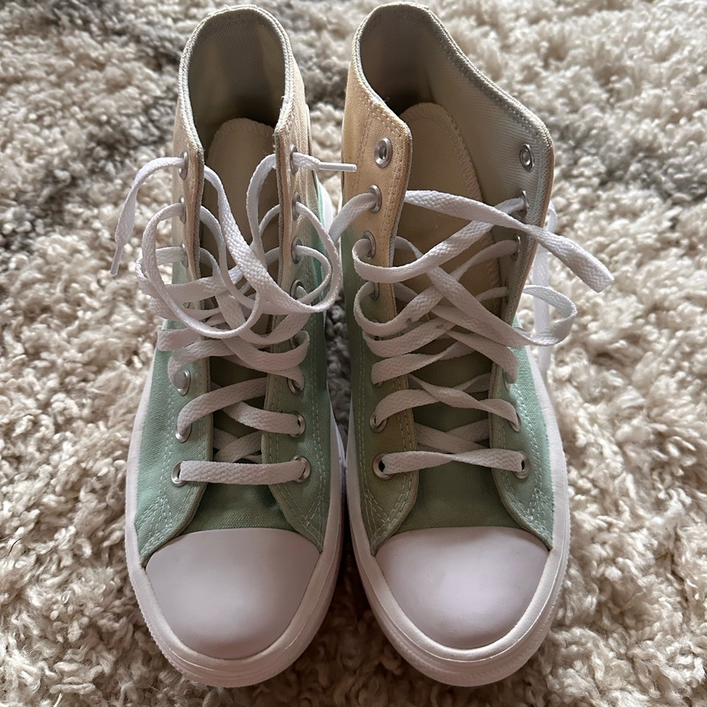 EUC Converse Chuck Move On High Ombré